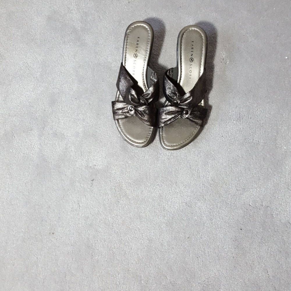 Karen Scott silver/gray sandals